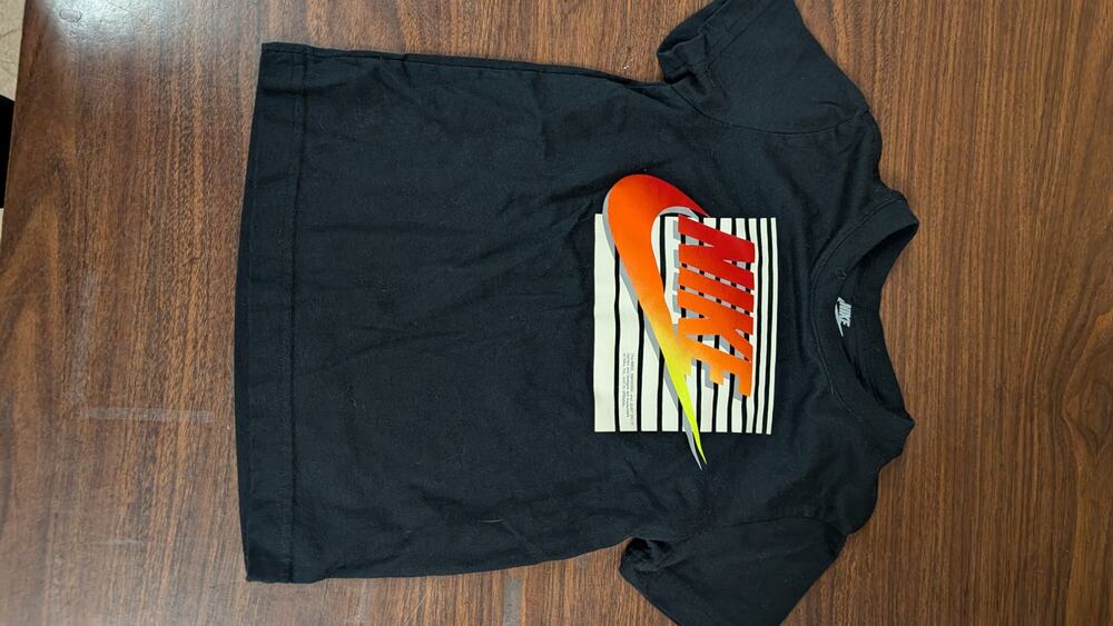 Lot of 2 Toddler Boys Black Graphic T-Shirts (Nike Size 5 & Levi’s Size 4T)